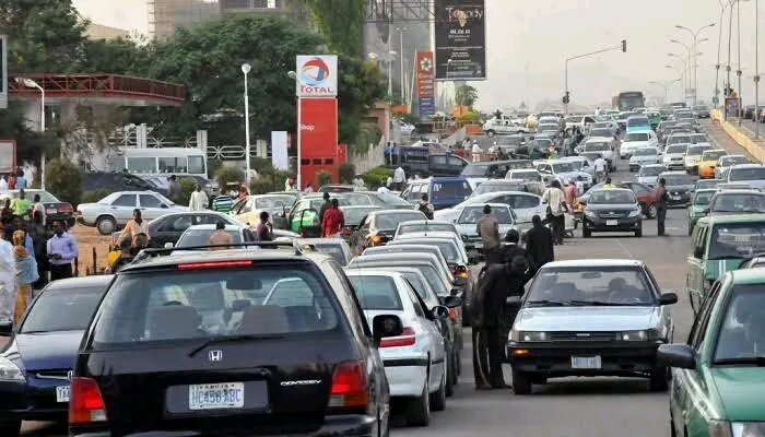 Fuel Queues Flood Nigeria After Pronouncement of Subsidies Removal