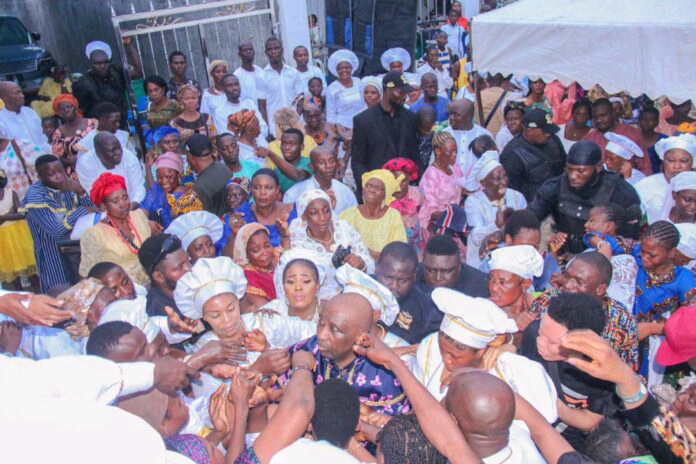 NIGERIA: Primate Ayodele’s Remarkable Initiative: Offering Hope Amid Economic Hardship with Affordable Garri, Rice, Beans, and More at Unprecedented Palliative Market