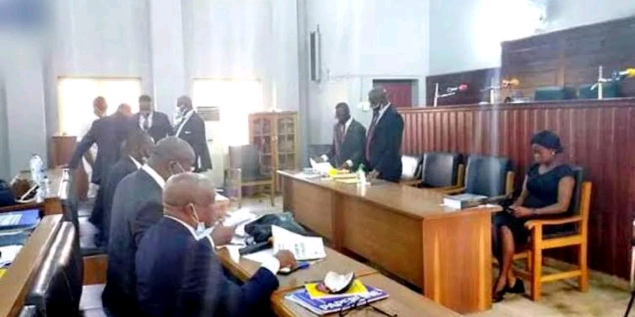 Violence Erupts as Suspected APC Thugs Disrupt Nigeria’s Edo Governorship Election Tribunal Session