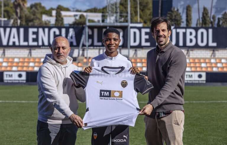 Valencia Strengthens Attack with Signing of Nigerian Forward Motunrayo Ezekiel